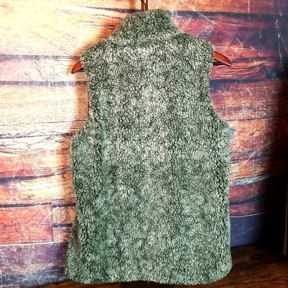 Fantastic Fawn | Faux Shearling Sherpa Vest - Picture 3 of 8